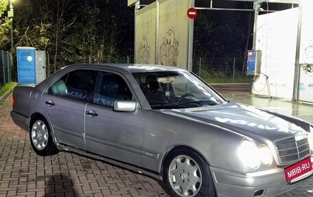 Mercedes-Benz E-Класс, 1996 год, 250 000 рублей, 2 фотография