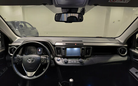 Toyota RAV4, 2018 год, 2 865 000 рублей, 14 фотография