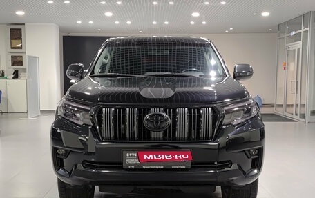 Toyota Land Cruiser Prado 150 рестайлинг, 2021 год, 6 500 000 рублей, 2 фотография