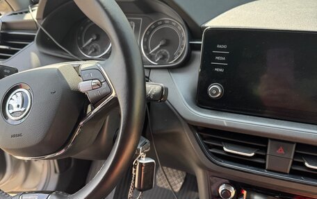 Skoda Rapid II, 2021 год, 1 599 000 рублей, 1 фотография