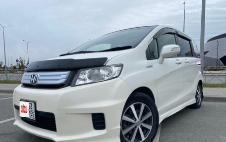 Honda Freed I, 2012 год, 999 999 рублей, 2 фотография