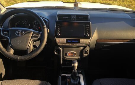Toyota Land Cruiser Prado 150 рестайлинг, 2021 год, 7 800 000 рублей, 8 фотография