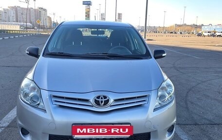 Toyota Auris II, 2011 год, 1 100 000 рублей, 2 фотография