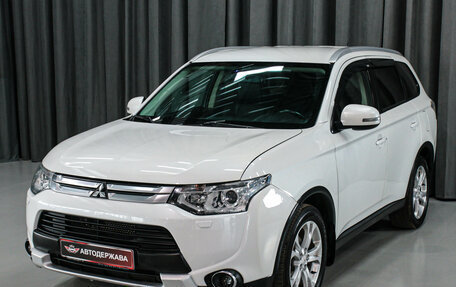 Mitsubishi Outlander III рестайлинг 3, 2014 год, 1 680 000 рублей, 2 фотография