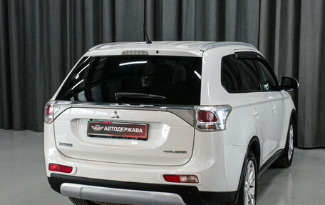 Mitsubishi Outlander III рестайлинг 3, 2014 год, 1 680 000 рублей, 9 фотография