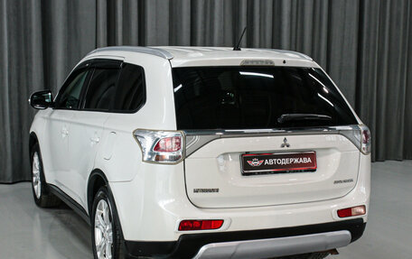 Mitsubishi Outlander III рестайлинг 3, 2014 год, 1 680 000 рублей, 12 фотография