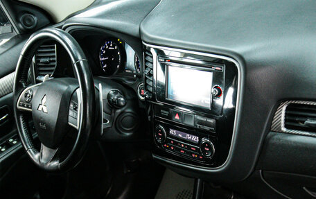 Mitsubishi Outlander III рестайлинг 3, 2014 год, 1 680 000 рублей, 17 фотография