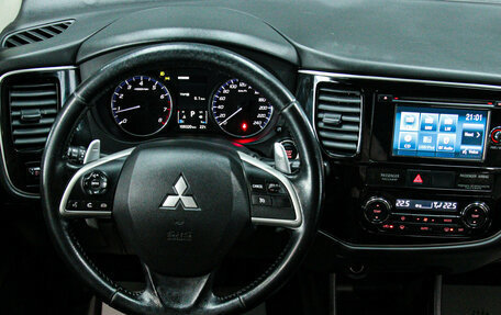 Mitsubishi Outlander III рестайлинг 3, 2014 год, 1 680 000 рублей, 15 фотография