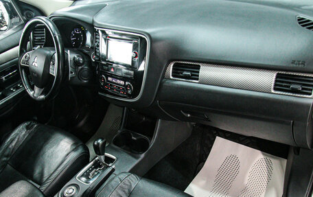 Mitsubishi Outlander III рестайлинг 3, 2014 год, 1 680 000 рублей, 18 фотография