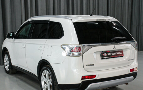 Mitsubishi Outlander III рестайлинг 3, 2014 год, 1 680 000 рублей, 11 фотография