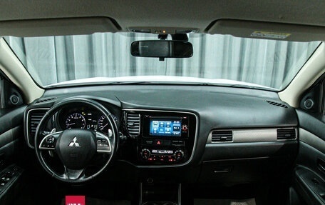 Mitsubishi Outlander III рестайлинг 3, 2014 год, 1 680 000 рублей, 16 фотография