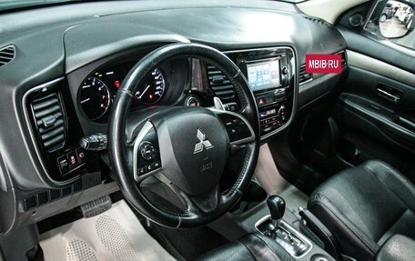 Mitsubishi Outlander III рестайлинг 3, 2014 год, 1 680 000 рублей, 14 фотография