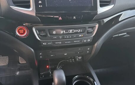 Honda Pilot III рестайлинг, 2018 год, 3 750 000 рублей, 15 фотография