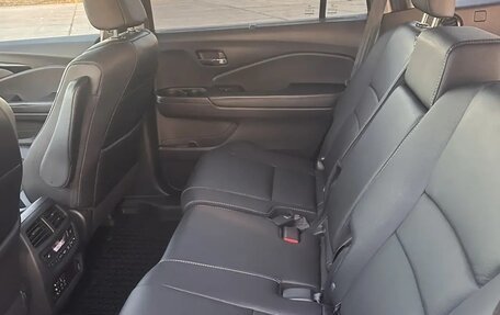 Honda Pilot III рестайлинг, 2018 год, 3 750 000 рублей, 7 фотография
