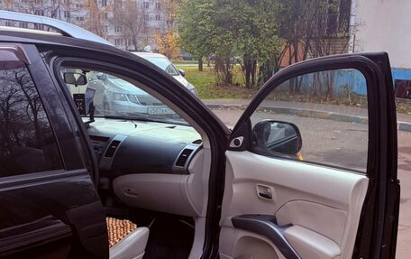 Mitsubishi Outlander III рестайлинг 3, 2008 год, 750 000 рублей, 10 фотография