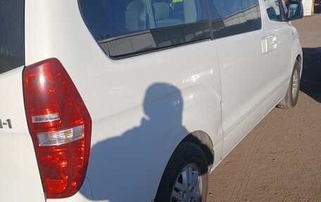 Hyundai H-1 II рестайлинг, 2015 год, 2 000 000 рублей, 2 фотография