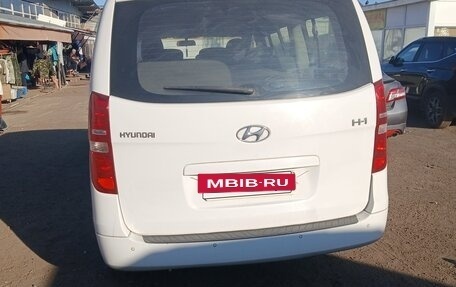 Hyundai H-1 II рестайлинг, 2015 год, 2 000 000 рублей, 4 фотография