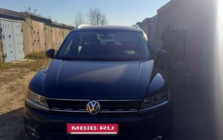 Volkswagen Tiguan II, 2017 год, 1 950 000 рублей, 2 фотография
