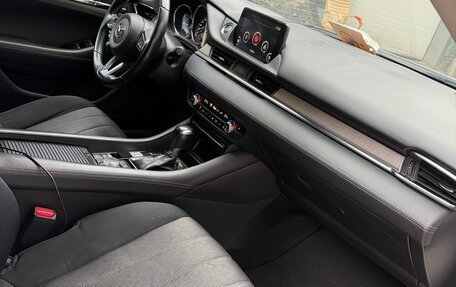 Mazda 6, 2019 год, 1 900 000 рублей, 13 фотография