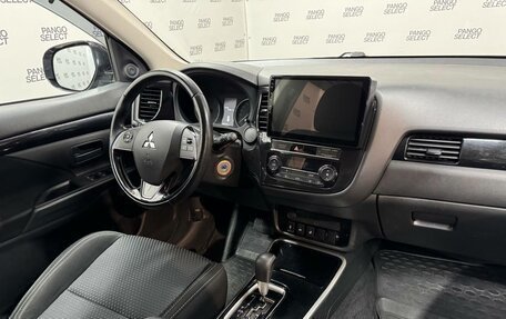 Mitsubishi Outlander III рестайлинг 3, 2019 год, 1 950 000 рублей, 3 фотография