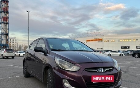 Hyundai Solaris II рестайлинг, 2011 год, 420 000 рублей, 2 фотография