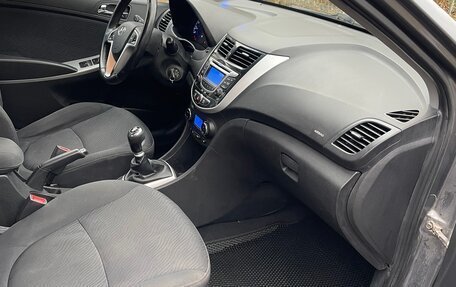 Hyundai Solaris II рестайлинг, 2012 год, 650 000 рублей, 10 фотография