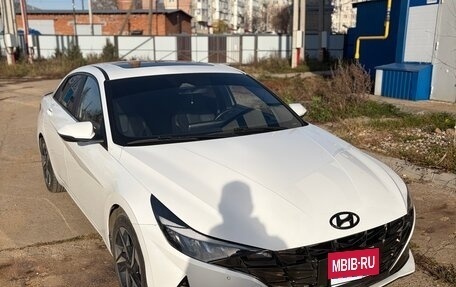 Hyundai Elantra, 2021 год, 2 000 000 рублей, 2 фотография